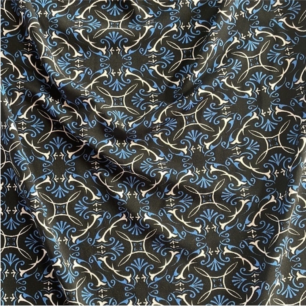 Maurices Size Medium Navy Blue Printed Casual Top - Picture 3 of 6